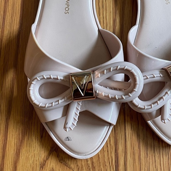 Mini Mellisa + Vitorino Campos Light Pink Patent Leather Bow Sandals. - Picture 2 of 8
